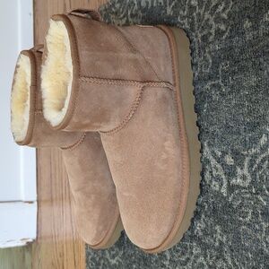 UGG Classic Mini